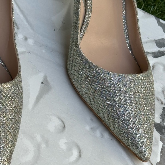 Stuart Weitzman Mariposa Metallic
Mesh Pump in Platino size 9 - Picture 10 of 11